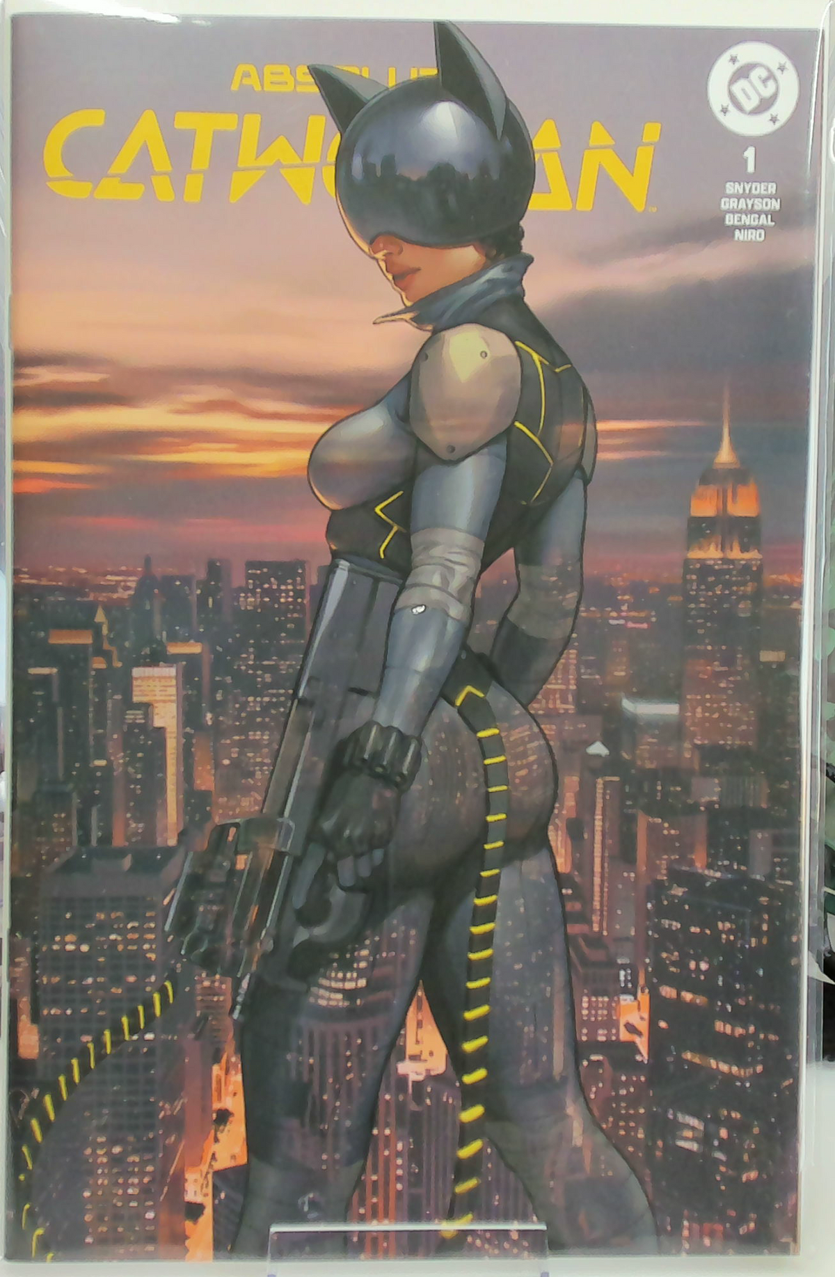 Absolute Catwoman #1 (2026) Ltd to 3000 - Ivan Talavera Cover A Trade Dress
